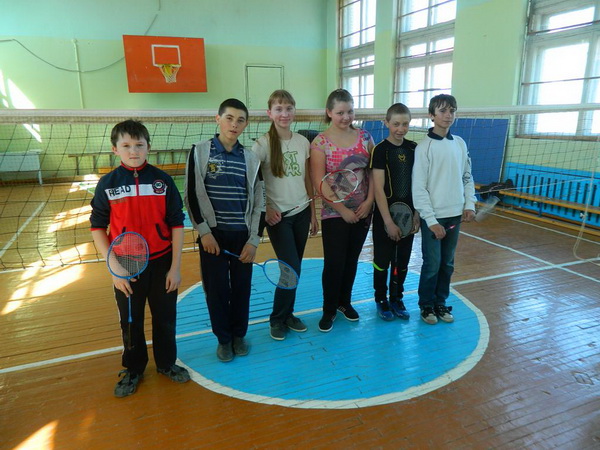 Участники соревнований по бадминтону. 10.04.2014